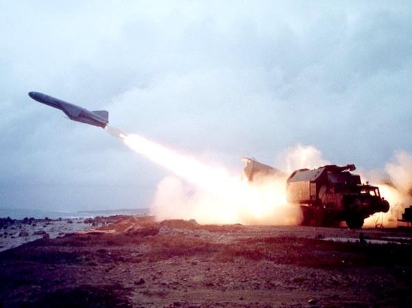 Посыл американцам: комплекс "Бастион" уничтожил учебную цель в Черном море warfiles.ru/show-68127-pos…