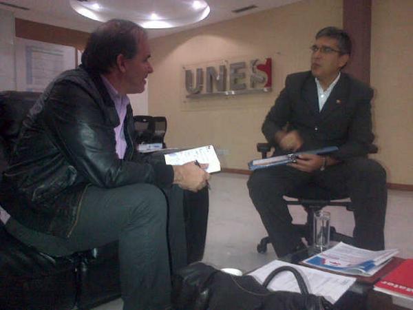 alejandrolinayo's tweet photo. En reunion ayer con Rector de la UNES definiendo detalles para arrancar el Programa de Profesionalizacion de PCAD.. http://t.co/HdtYmMuDcF