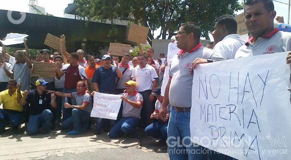 globovision's tweet photo. Planta Limpieza de Empresas Polar cesa sus operaciones por falta de material http://t.co/8wAIuEohY8 http://t.co/gcBybKXR7f
