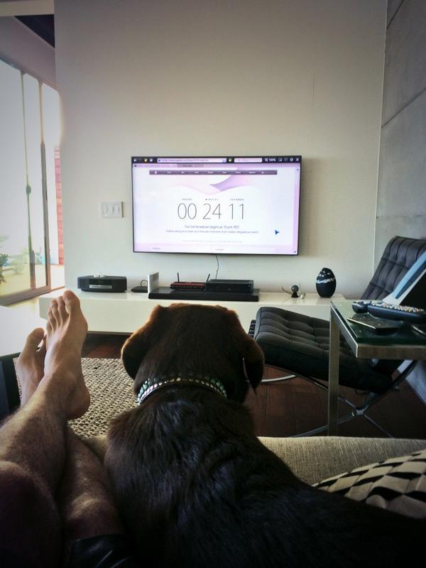 titoo_mentor's tweet photo. Me and my dog waiting for #AppleLive #AppleEvent #Apple conference http://t.co/gqa9S1COQd