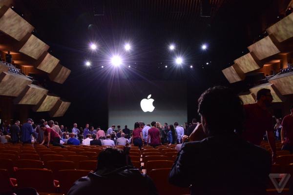 We're in! live.theverge.com/apple-iphone-i…