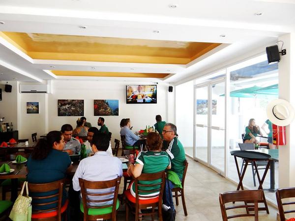 MariskayPlaya's tweet photo. Ven y disfruta tu comida con el 2X1 en bebidas nacionales, hasta las 6 pm.
¡Te esperamos! @YoAmoPlaya @TwittPlaya http://t.co/YDR8iS0Gmq