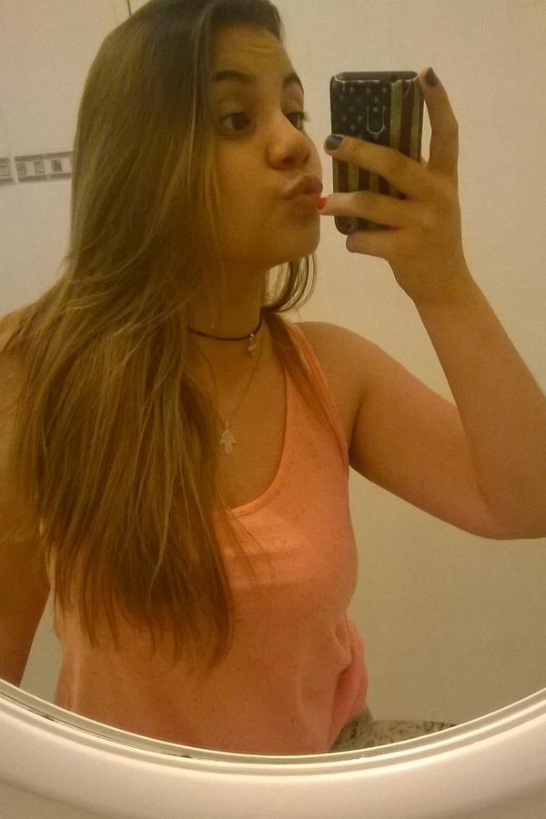 lunetss's tweet photo. #semmake #semfiltro #semchapinha #semprogressiva #inimigaschoram hahahahaha http://t.co/vzcPJulJsR