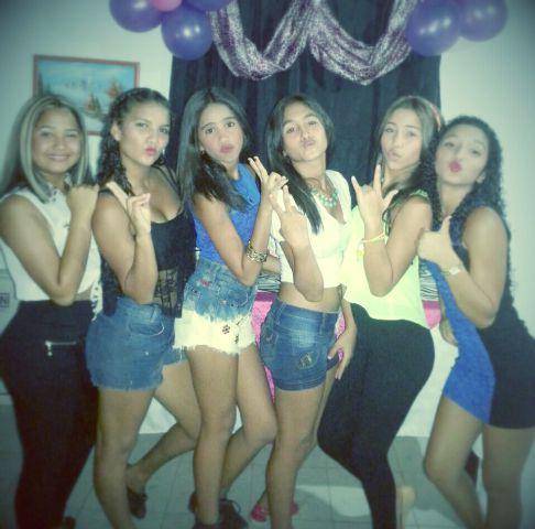 Dailianatorres's tweet photo. Mis mujeres, @jaimaryhoz @Betzabethypf @esperanzaafm_ @kimberlydcp_ @dailyn88 http://t.co/kmPpBVzvql
