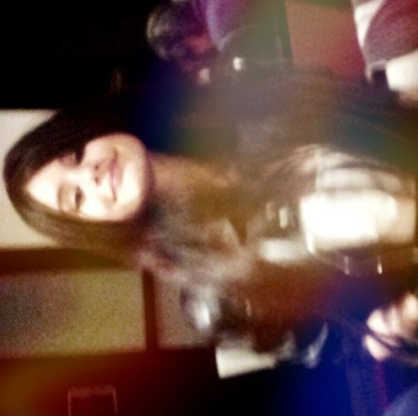 meelxoxog's tweet photo. que horror, belo momento pra tirarem uma foto minha , com certeza em 😂 http://t.co/QAXDqMbXWz