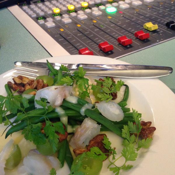 SylvanaSimons's tweet photo. Invallen voor @winfriedbaijens op @NPORadio6! Fijne muziek en heeeeeeeeeerlijk eten! thnx @restaurantdejong http://t.co/VIw7icUwPL