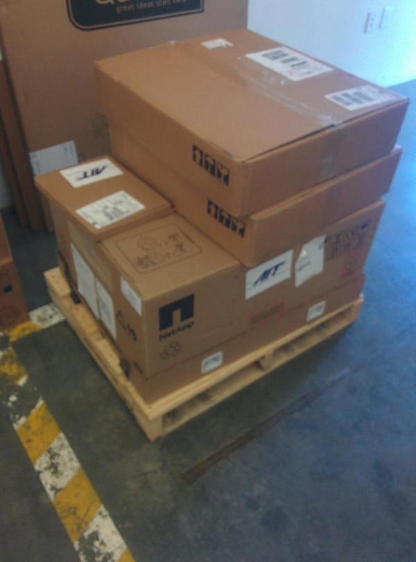 cnidus's tweet image. Loading #CumulusLinux on my first #EdgeCore / Accton 5712 #Trident2 switch