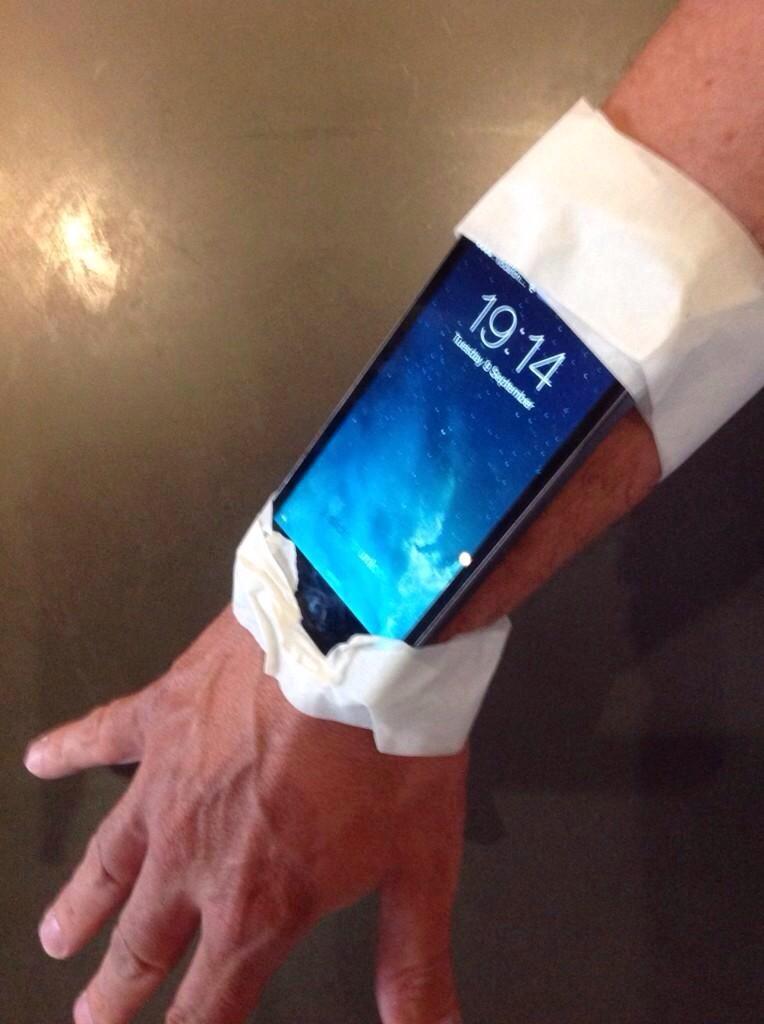 ⛵️ on Twitter: "Зацените новые iWatch http://t.co/rvbRrdhILv"