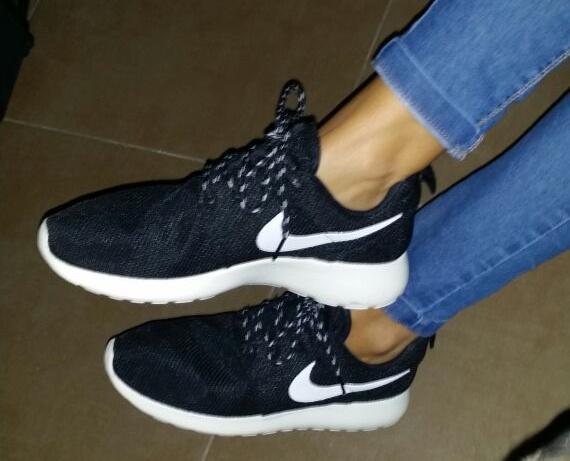 Susana_bicho's tweet photo. @TotalSport10 aqui teneis las fotitos de las nike roshe negras que ayer se borraron ♡ http://t.co/KOFkZIbH4E