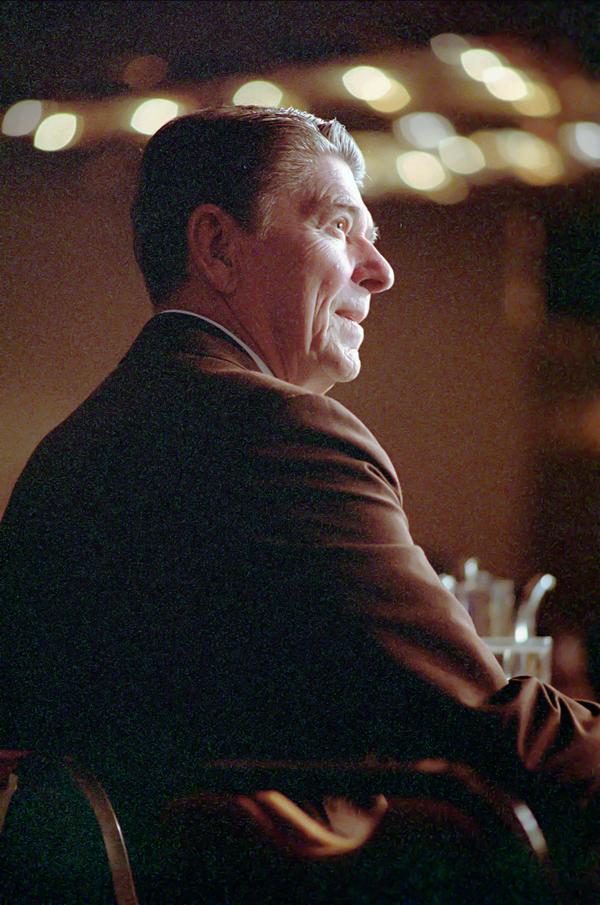 RonaldReagan's tweet image. I think we offer people hope that once again we have the chance &amp;amp; answer to making America great again–Ronald Reagan