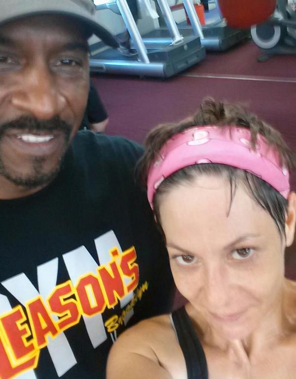 TheonlyIris's tweet photo. Survived the ring &amp; even landed a few good ones. Thanks for the skills, Eric Brown! #wildcardboxing http://t.co/7uVxVHRSxv