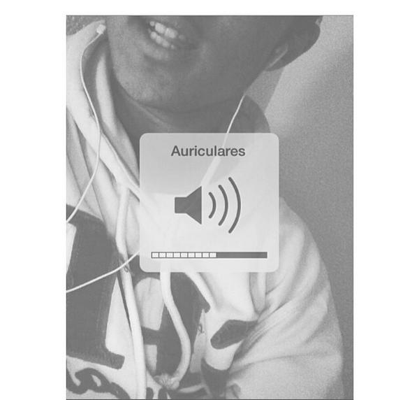 UnWhatsappEs's tweet photo. La música es la mejor opción para escapar de la realidad. http://t.co/BrVIO3WfZ7