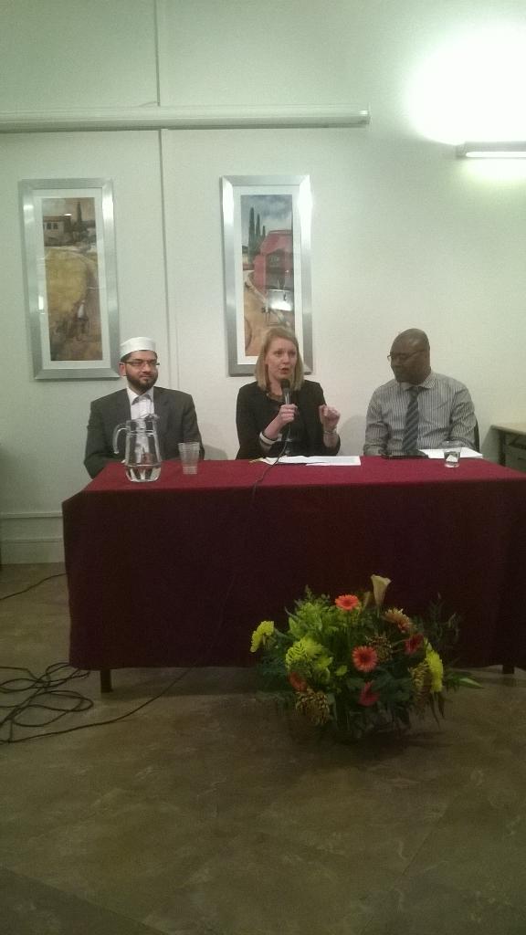 ChrisMusForum's tweet image. #DifficultQuestions #Leeds q&a panel @QariAsim @FirthLiz Pastor Kemi