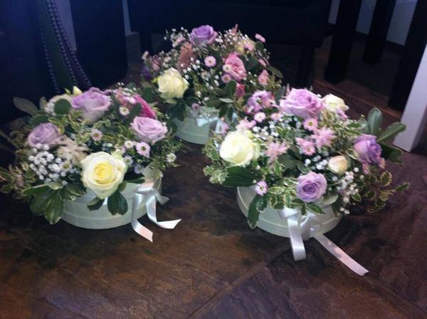 HauteKaturah's tweet image. Table centre alternatives #hatboxes #tablecentres #venueflowers