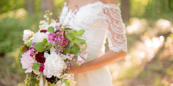 stylemepretty's tweet image. We are lusting over this Southern wedding inspiration from @twilasphoto: stylemepretty.com/little-black-b…