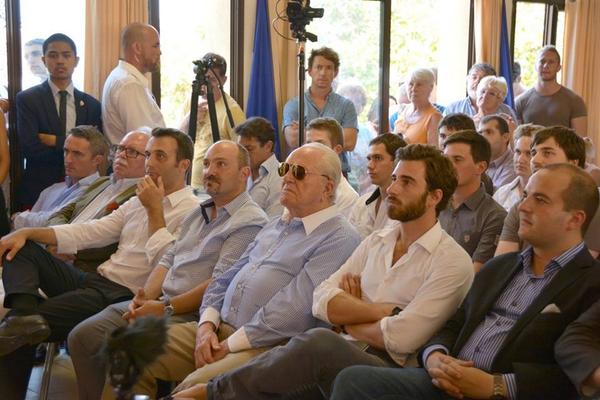 DavidJDuran's tweet photo. Je dois avouer que j'étais bien placé et surtout bien entouré pour écouter le discours de @MLP_officiel à #UDTFNJ http://t.co/alTsoT9Mgi