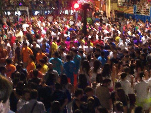 josepoxa's tweet photo. Tota la sort del mon als meus xics d @DLQDECA n la seua embolà d'esta nit.Podeu estar orgullosos,la plaça està plena. http://t.co/ZBKSbvpyZl