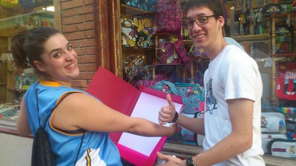 apaso_'s tweet photo. Mis papis comprandome el material #SiBuenoNo http://t.co/7Q4ly3tlWO