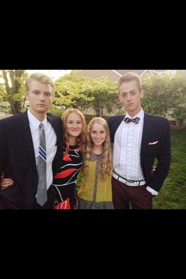 LIVIL0UWH0's tweet photo. Good luck Hunter! ily 👔 http://t.co/5DKNSVx9dK