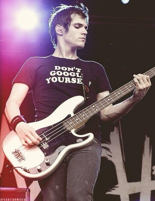 HAPPY BIRTHDAY MIKEY WAY                :)) 