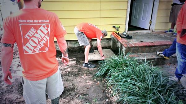 joehdz_92's tweet photo. Working on the layout #tillymill #atlanta #DoingMore4Vets @TeamDepot @ERIC_J_QUARLES http://t.co/JWmuAgJhls