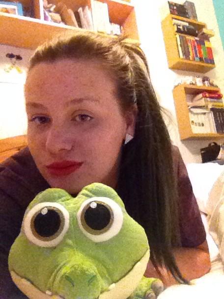 3_sofetch's tweet image. Thanks ladies for little croccy @clairey3003 @leighcaird #bedtime #selfie #littlecroccy #present 💚🐊🎁😘