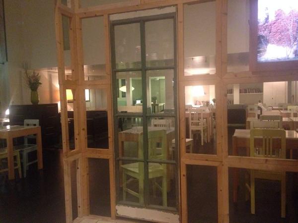 Lege Lloyd Hotel lobby na 5 tjokvolle voorstellingen vanavond! Morgen alweer de laatste avond <a href="/FringeAmsterdam/">Fringe Amsterdam</a> :( #MH