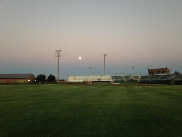 coachbono8's tweet photo. Moon light baseball #scottfield http://t.co/tQQgb9dmSp