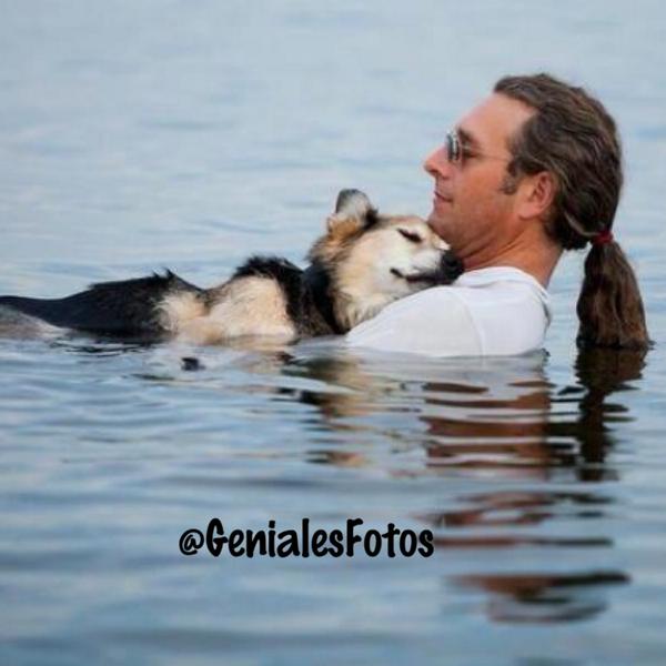 OraYReflexiona's tweet photo. John y su perro van todos los días al lago: su mascota sufre de artritis y esa es la única forma de aliviar su dolor. http://t.co/Acxv5ROmM9