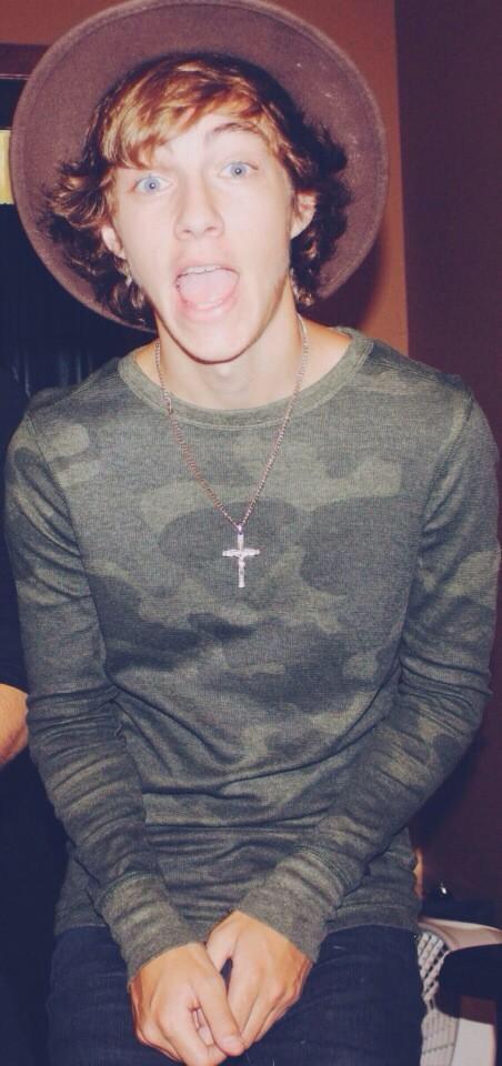 boylesarebae's tweet photo. Isn't my bae so good looking😍 http://t.co/GvDuHtrc25
