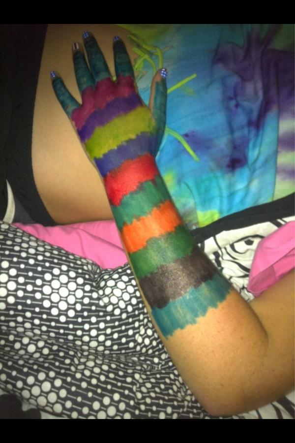 genna_thomas's tweet photo. #tb to when I had a colorful cast #jk #itssharpie #becauseofanneandellie #rockon http://t.co/NtVY0HBDih