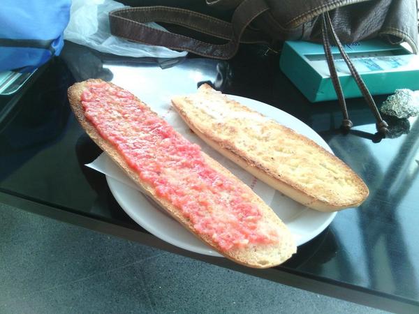 Cynthia_mm4's tweet photo. Tostada típica de primer día! @95ciin @nuriasoler22 http://t.co/z9OL7er4u6