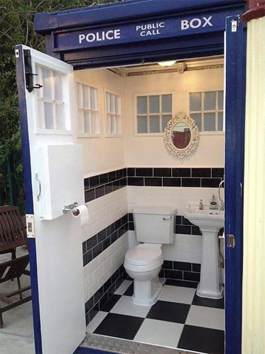 Geek_O_Nomicon's tweet image. Fully functional and capable of time traveling.TARDIS bathroom. #whynotgeek #geekonomicon