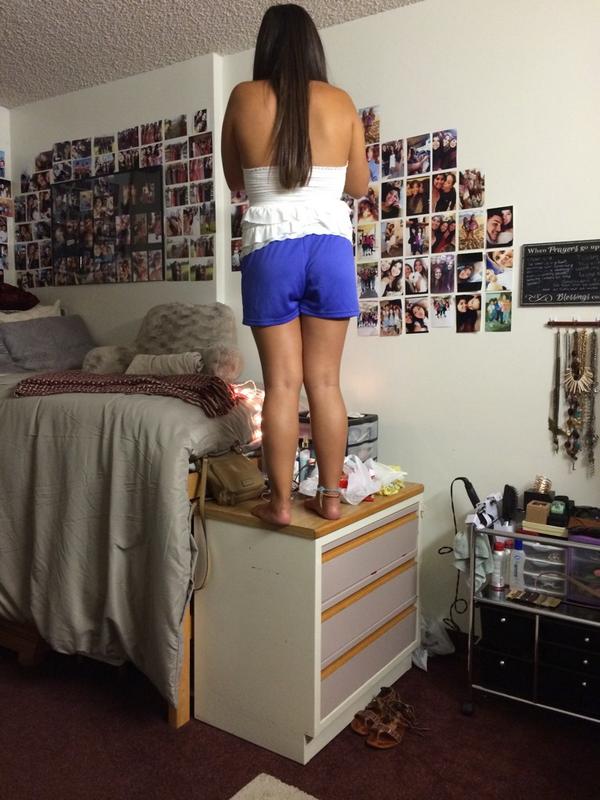 joannagrace465's tweet photo. This is how my roommate eats a fudgesicle. #livestrom http://t.co/zTj7JNUbiU