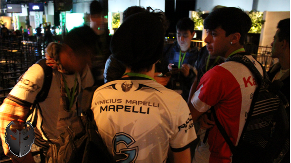 ProXyeSports's tweet photo. O player @ProXy_Mapelli antes dos jogos da #ARENABSOG http://t.co/DsKtWh9NuT