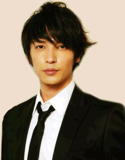 ikemen_suite's tweet photo. ジャニーズ、俳優、ミュージシャンたちのかっこいいスーツ姿画像を集めてみました！お好きな芸能人がいたらRTしてくださいね。よろしくお願いします！！ https://t.co/ipu9Vg7GC4