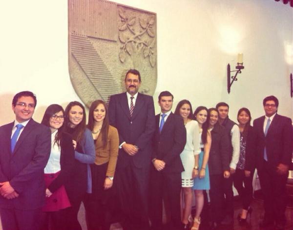 Consejodeconta's tweet photo. Felicidades a la nueva Sociedad de Alumnos, esperemos sea un excelente año #SaUP @UP_SA @UPMexico http://t.co/kWdg3bxPzL