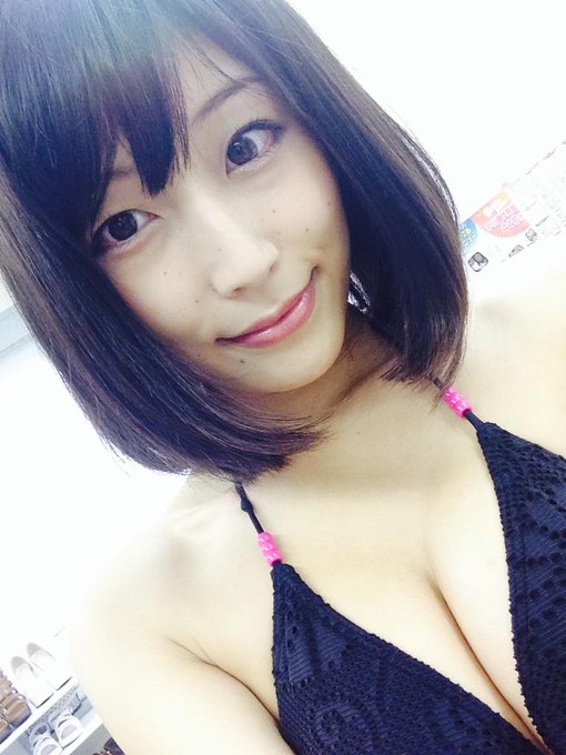 髪型をどうするか悩んでいます&hellip; 個人的には今が一番落ち着いて見えるのですが 黒いから短い方がいいのかなーとか アレンジ出来るから長い方がいいのかなーとか 前髪伸ばそうかなーとか&hellip;  どれがお好きですか？！<a href="/tag/%E3%82%B0%E3%83%A9%E3%83%89%E3%83%AB%E8%87%AA%E7%94%BB%E6%92%AE%E3%82%8A%E9%83%A8"class="tags"><span>#グラドル自画撮り部</span></a><a href="/tag/%E3%82%B0%E3%83%A9%E3%83%83%E3%82%BB%E3%81%B5%E3%81%89%E3%81%A8%E3%81%8F%E3%82%89%E3%81%B6"class="tags"><span>#グラッセふぉとくらぶ</span></a>