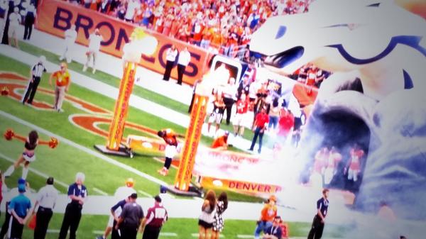 ronNcaphill's tweet photo. @ESanders_10
Way exciting seeing you make your #NiceBow entrance on Sun!
(Pix from cam phone) http://t.co/ry5hfTAZIC