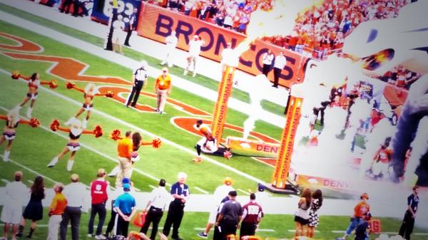 ronNcaphill's tweet photo. @ESanders_10
Way exciting seeing you make your #NiceBow entrance on Sun!
(Pix from cam phone) http://t.co/ry5hfTAZIC
