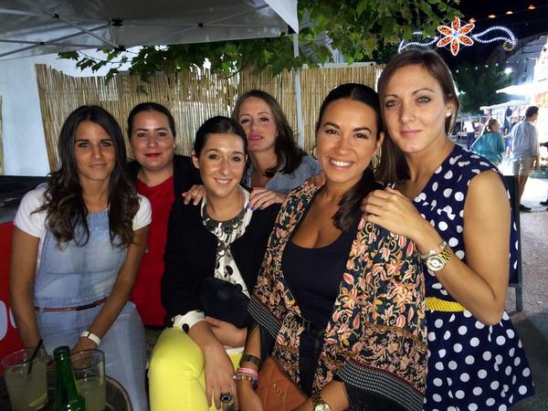 macarenamiamol's tweet photo. Y añadimos otra noche memorable junto a ellas @AleeHopp @barmunu @marinaobr @nereKasdelimon #Maria #feriabelmez2014 http://t.co/12Lvsve32C