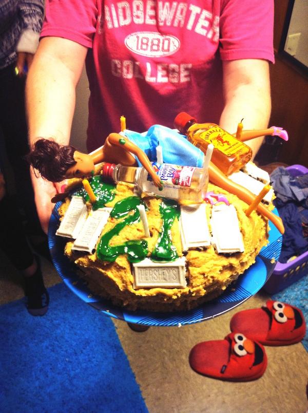 ladyrimusic's tweet image. My friends &amp;gt;&amp;gt;&amp;gt;&amp;gt; 😂😂😭😭🎉😍😍😍🎉🎉 #21 #21stbday #drunkbarbiecake #shotsonshots #soblessed #awesomefriends