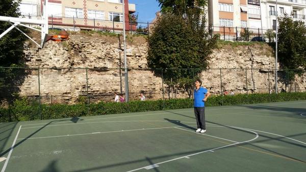 Fındıkzade Çukurbostan parkını yakında oturan herkese sabah sporu için tavsiye ederim.