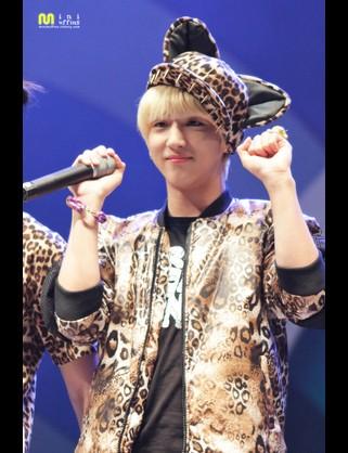 2xx1_BB's tweet photo. 久々にゴマ粒プレイヤーみたけどやっぱりおもしろいわーwwwこのときのバロくっそかわいいなあ♥ほんと垢抜けたねㅜ.ㅜ♥ http://t.co/n6yNE8z9pw