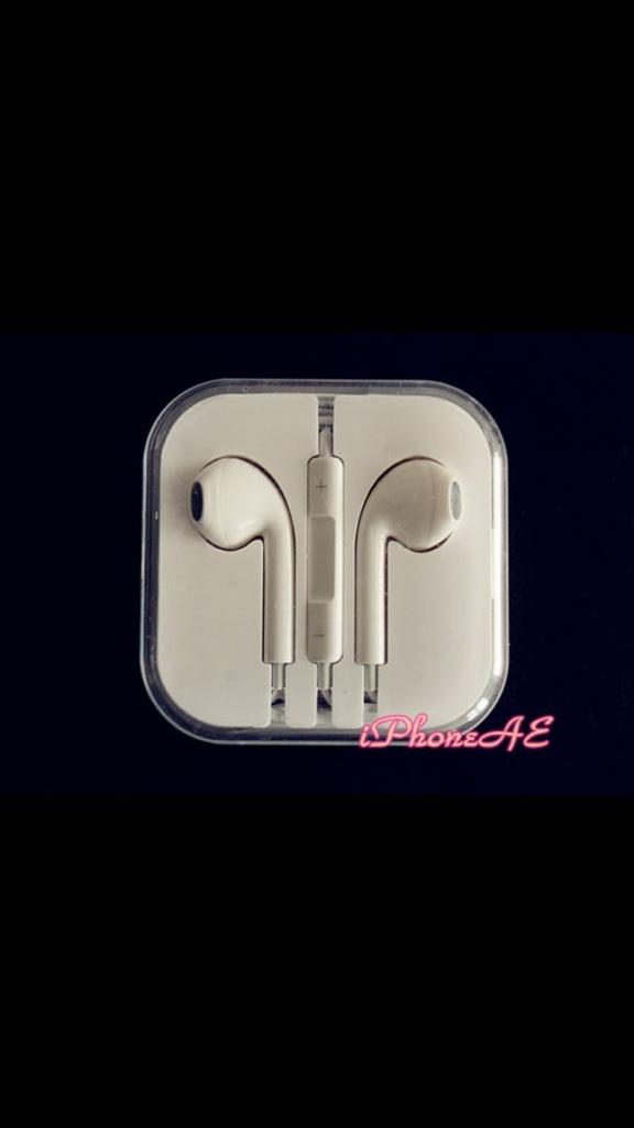 iphoneae's tweet image. new white headset for iPhone. For each purchase, a free phone case will be offered. etsy.com/shop/iphoneae