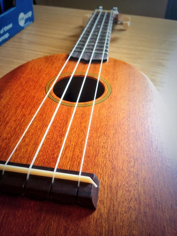 UkeKollective's tweet photo. Received a lovely parcel in the post this morn @SUS_UKES @ParkiPanda #ukulele #pineappleuke #goodtimes http://t.co/pg5nOE4brC