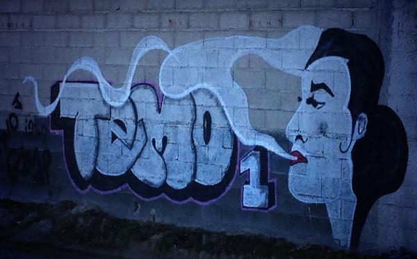 TGatlif's tweet photo. Quelques #graffes qui animent les décors de #Geronimo http://t.co/RmhthGbIvj