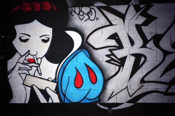 TGatlif's tweet photo. Quelques #graffes qui animent les décors de #Geronimo http://t.co/RmhthGbIvj