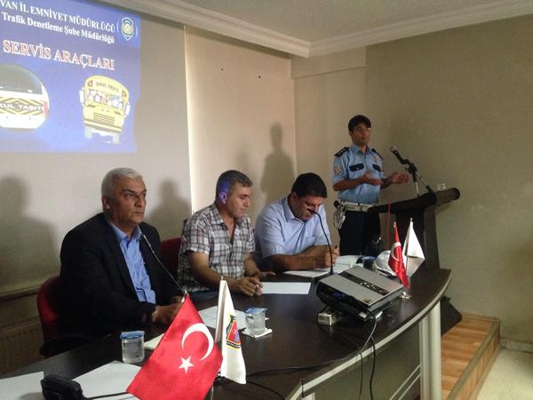 Okul servis araçları sürücü bilgilendirme toplantısı.