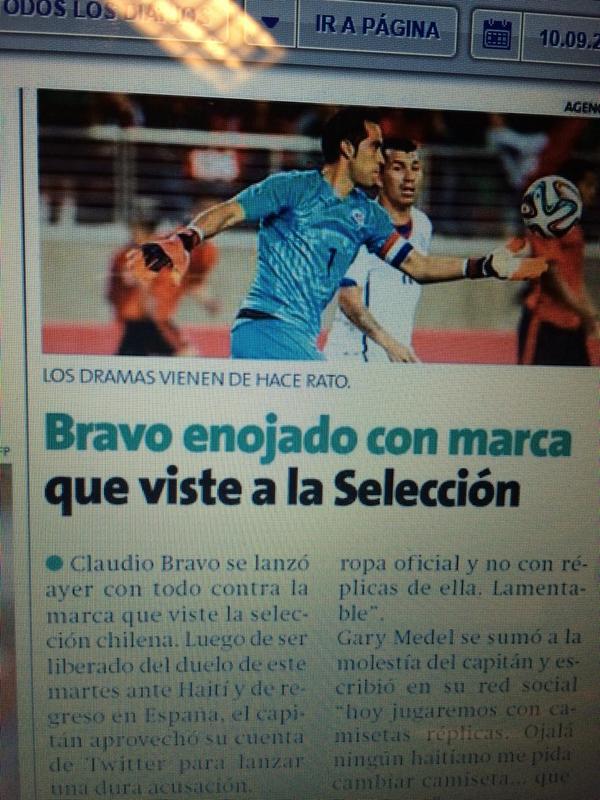 haroldrivasm's tweet image. Ósea la selección estaba jugando con las camisetas de Tacna ? Jaja